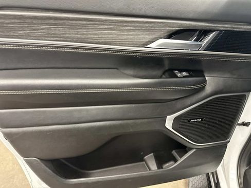 Used 2024 Jeep Wagoneer L Series II w/ Flexible Seating Group AWD/4WD image 12