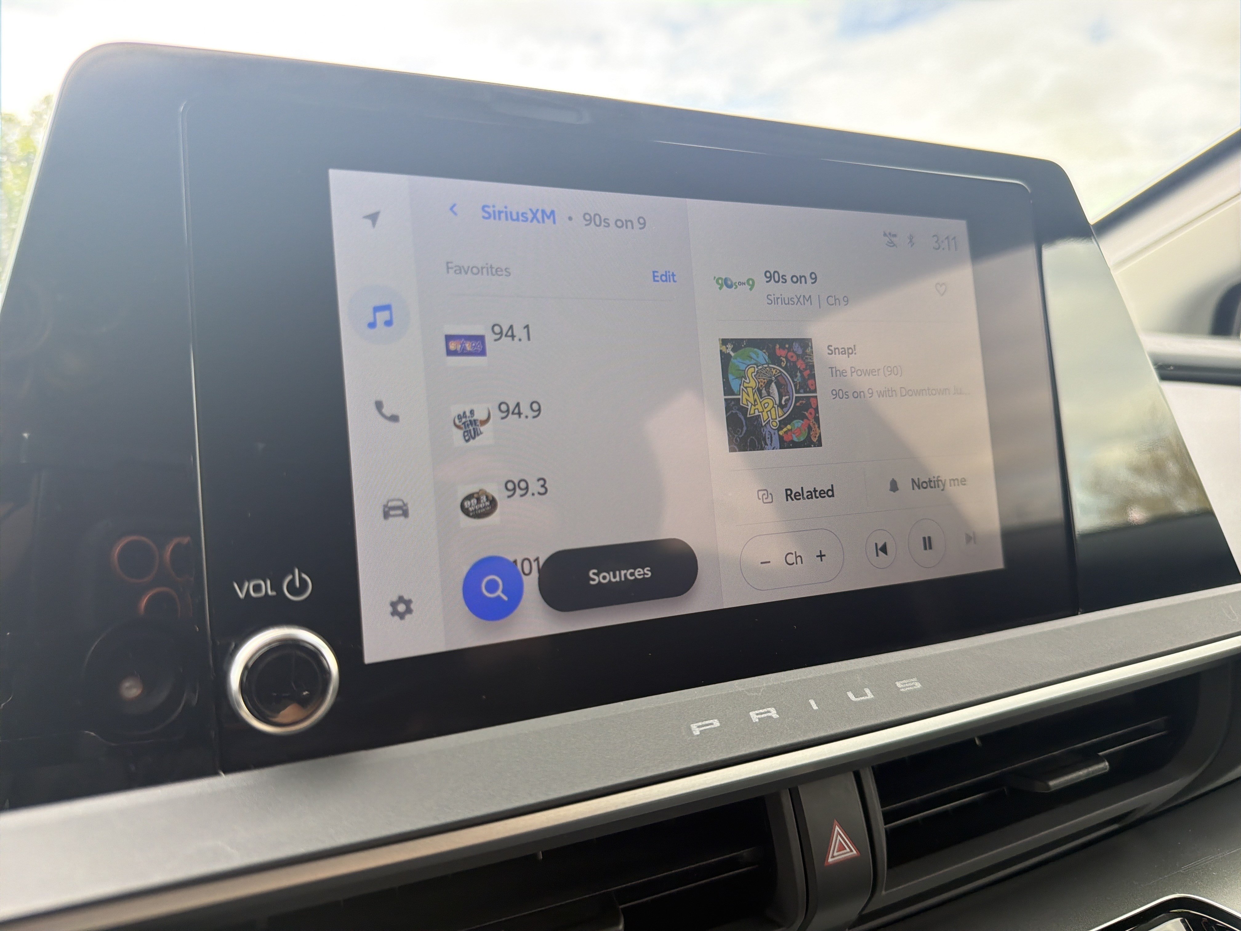 Certified 2025 Toyota Prius LE FWD image 6