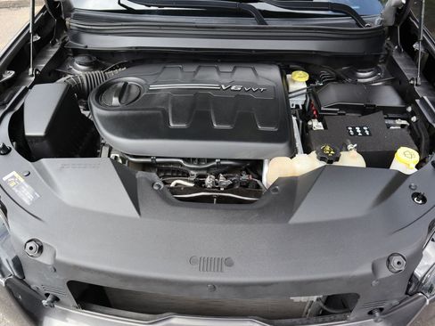 Used 2021 Jeep Cherokee Latitude Lux w/ Sun & Sound Group FWD image 41
