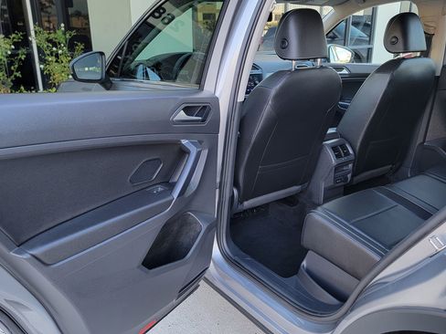 Used 2021 Volkswagen Tiguan SE image 15