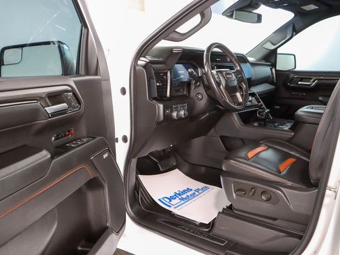 Used 2022 GMC Sierra 1500 AT4 w/ AT4 Preferred Package AWD/4WD image 4