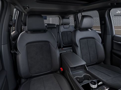 New 2026 Jeep Grand Cherokee Altitude RWD image 16