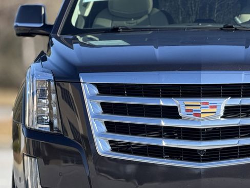 Used 2017 Cadillac Escalade Premium Luxury image 13