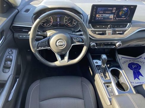 Used 2024 Nissan Altima 2.5 SV w/ SV Premium Package FWD image 9