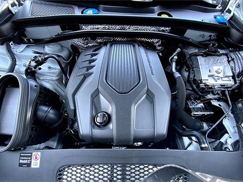 New 2025 Porsche Macan image 39