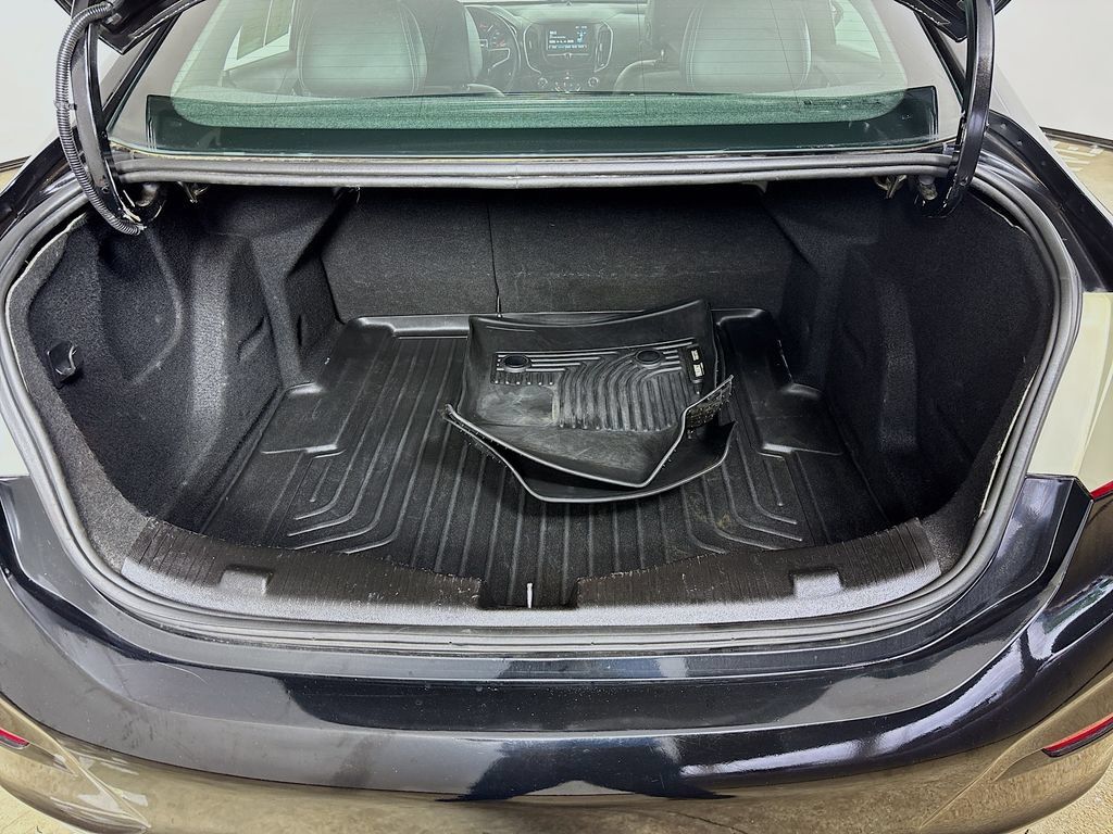 Used 2017 Chevrolet Cruze Premier FWD image 23