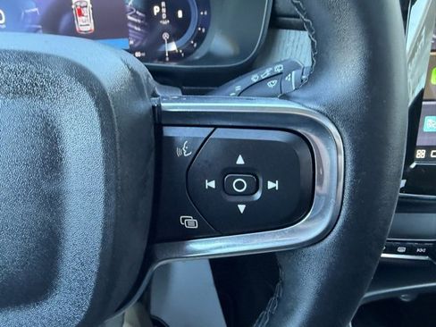 Used 2023 Volvo XC40 B5 Plus image 47