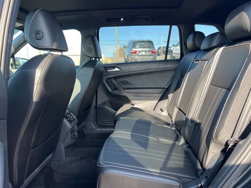 Used 2022 Volkswagen Tiguan SE R-Line image 24