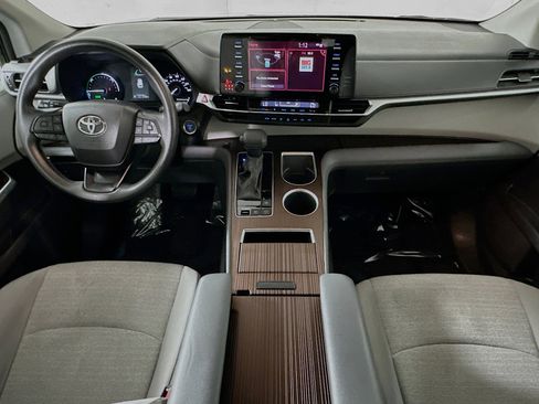 Used 2024 Toyota Sienna LE image 27
