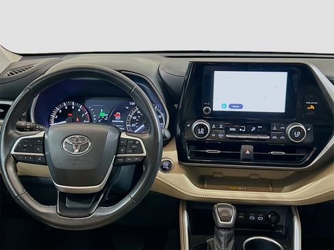 Used 2023 Toyota Highlander XLE image 20