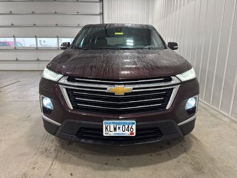 Used 2023 Chevrolet Traverse LT image 3