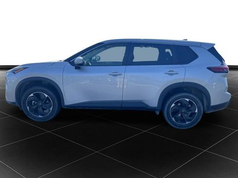 Used 2024 Nissan Rogue SV AWD/4WD image 2