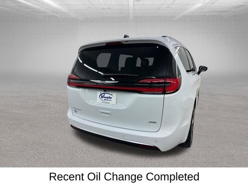 Used 2026 Chrysler Pacifica Pinnacle image 11