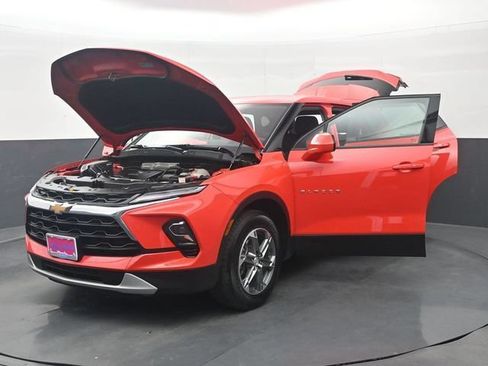 Used 2025 Chevrolet Blazer LT FWD image 36
