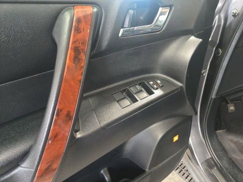 Used 2012 Toyota Highlander Limited w/ Tow Pkg image 17