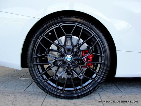 Used 2024 BMW M440i Coupe w/ Premium Package image 17