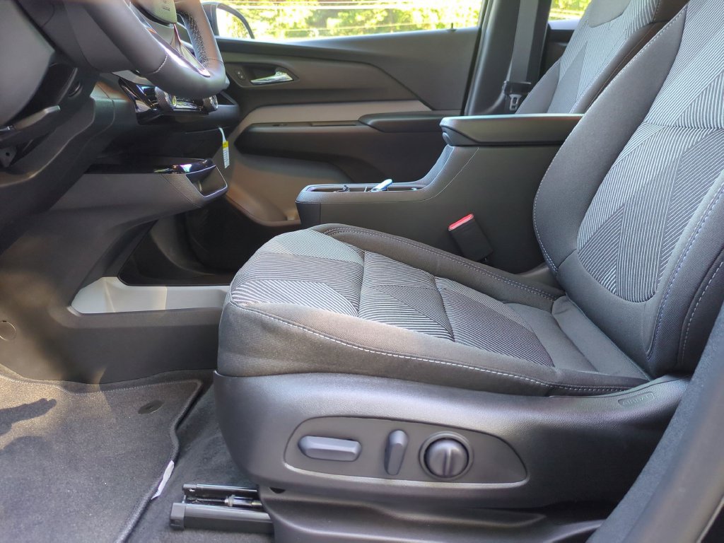 New 2027 Chevrolet Bolt LT w/ Comfort Package FWD image 15