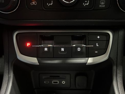 Used 2024 GMC Terrain SLT image 13