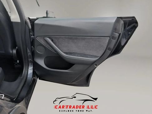 Used 2022 Tesla Model Y Long Range AWD/4WD image 17
