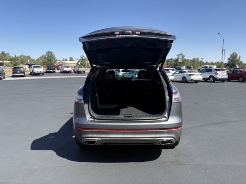 Used 2022 Lincoln Nautilus Reserve FWD image 9