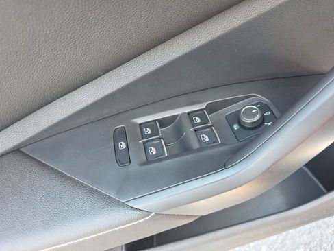 Used 2024 Volkswagen Jetta SE FWD image 28