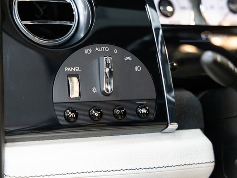 Used 2014 Rolls-Royce Ghost image 21