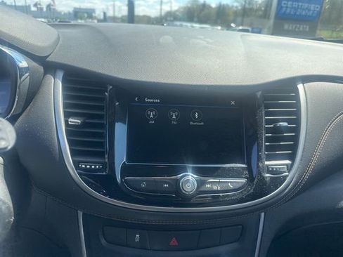 Used 2019 Chevrolet Trax LS AWD/4WD image 28