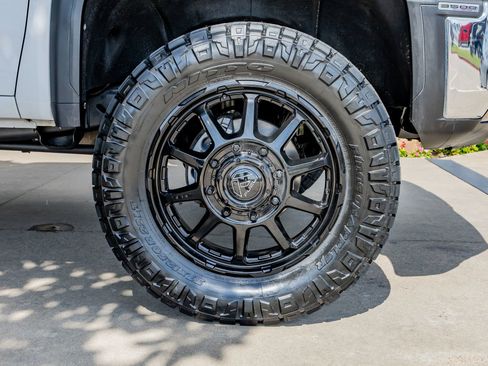 Used 2024 GMC Sierra 3500 SLE w/ SLE Convenience Package AWD/4WD image 12