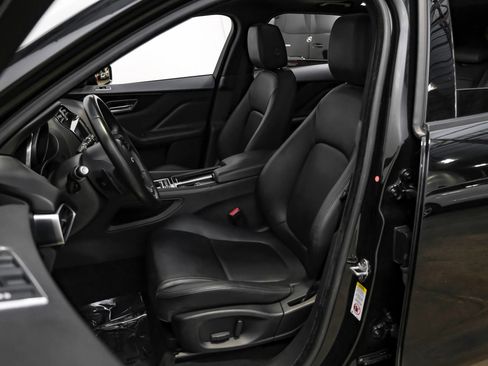Used 2018 Jaguar F-PACE Premium image 25