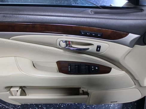 Used 2013 Lexus LS 460 w/ Comfort Pkg image 10