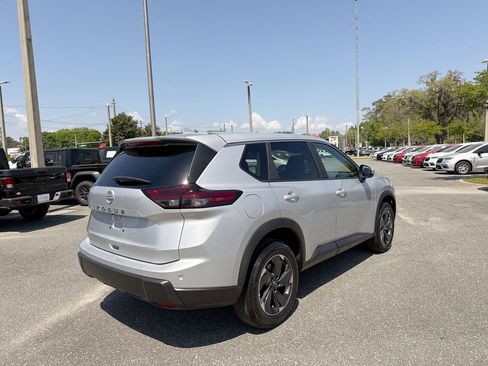 Used 2025 Nissan Rogue SV FWD image 3