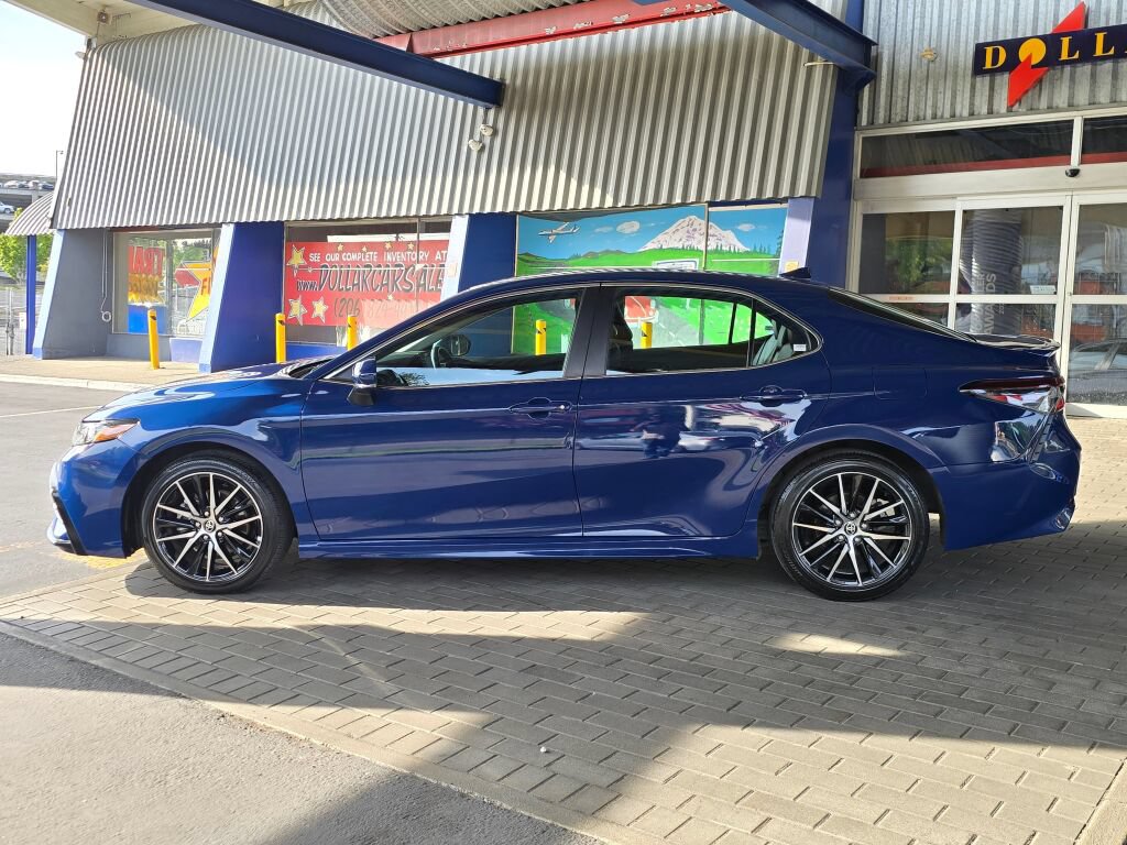 Used 2024 Toyota Camry SE w/ Cold Weather Package FWD image 8