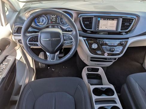 Used 2023 Chrysler Voyager LX FWD image 29