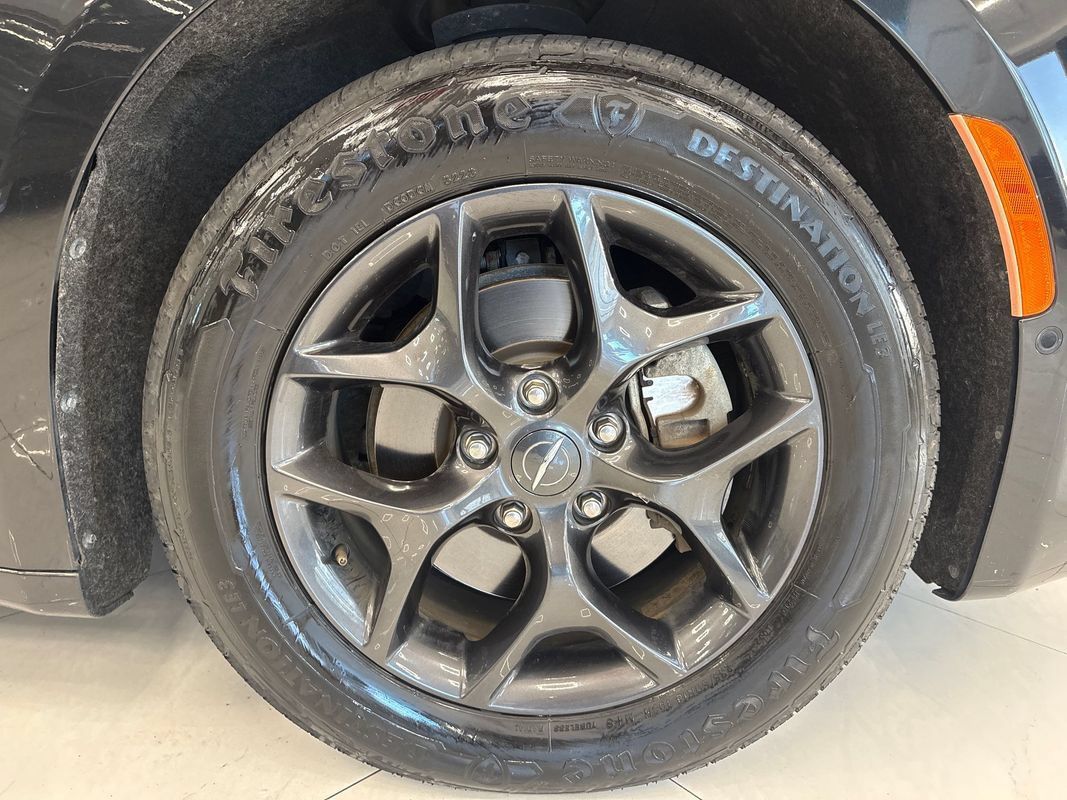 Used 2019 Chrysler Pacifica Touring-L Plus w/ Advanced Safetytec Group FWD image 48