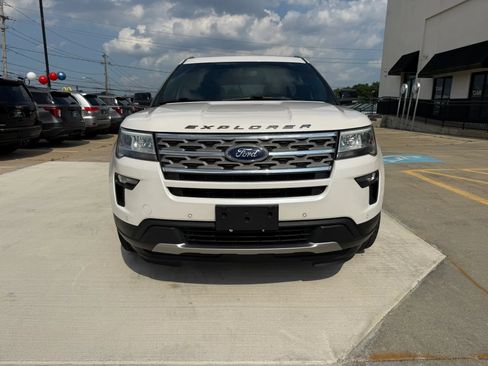 Used 2018 Ford Explorer XLT w/ Equipment Group 202A AWD/4WD image 4