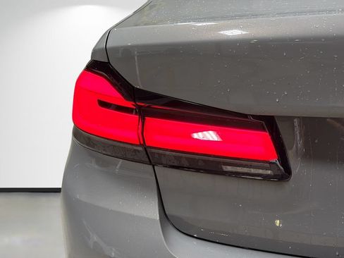 Used 2021 BMW 530i w/ Premium Package RWD image 10