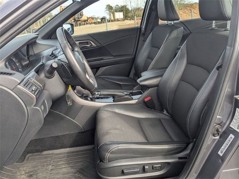Used 2016 Honda Accord Sport image 19