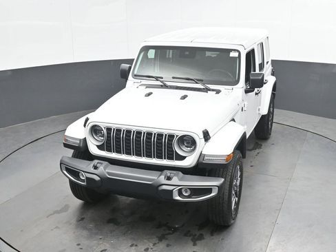 Used 2025 Jeep Wrangler Unlimited Sahara AWD/4WD image 33