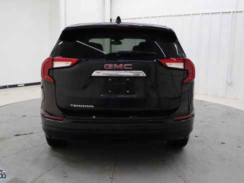 Used 2024 GMC Terrain SLE image 6