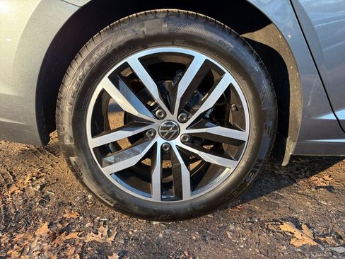 Used 2025 Volkswagen Jetta SE image 33