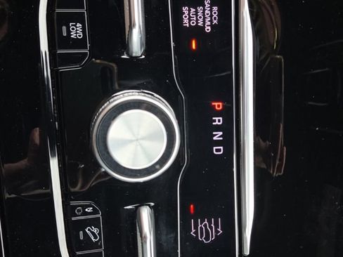 Used 2023 Jeep Grand Cherokee Overland w/ Luxury Tech Group IV AWD/4WD image 33