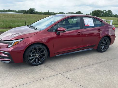 Used 2023 Toyota Corolla SE image 6