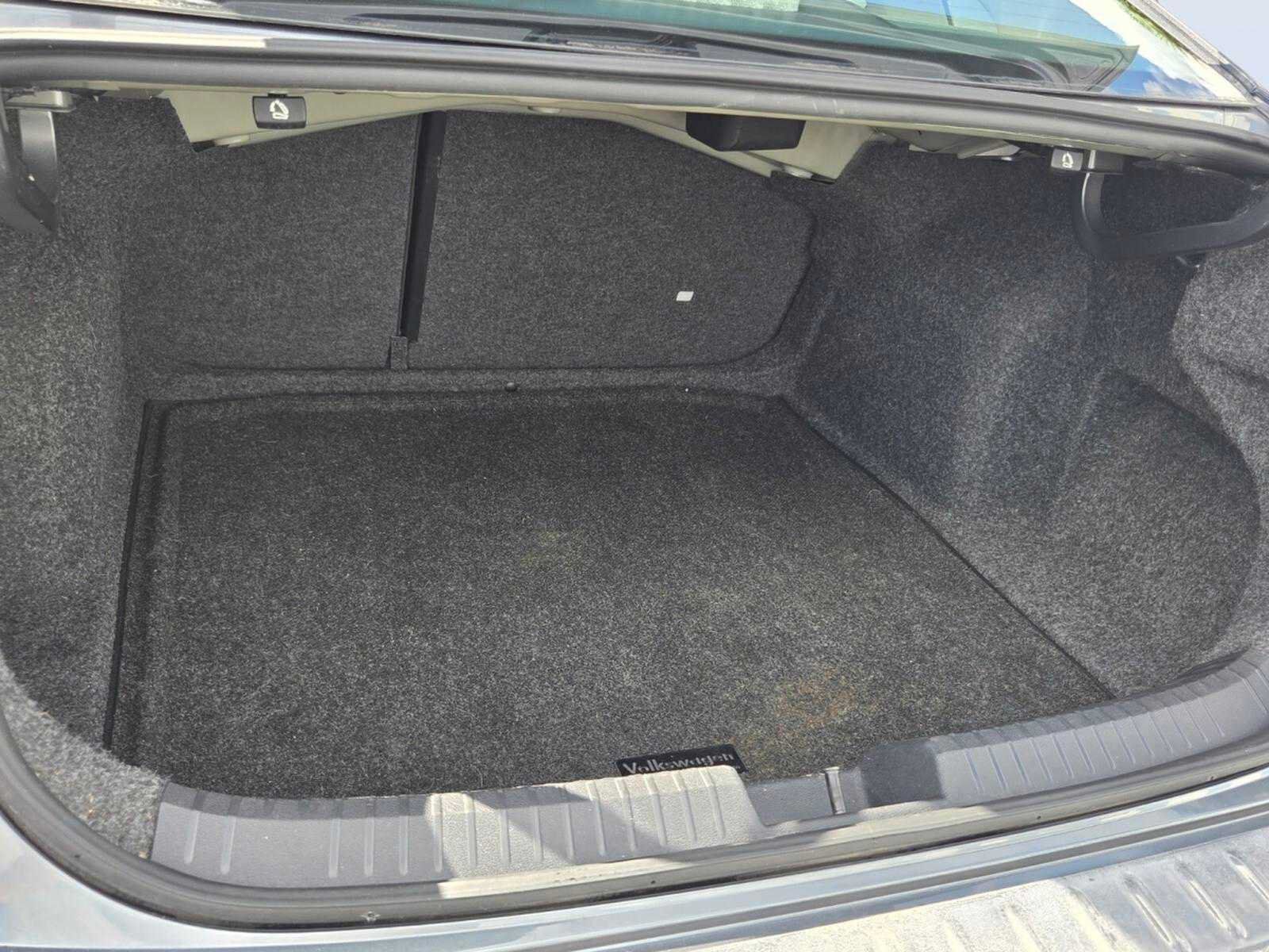 Used 2023 Volkswagen Jetta SE w/ Panoramic Sunroof Package FWD image 15