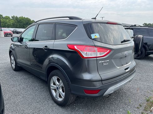 Used 2015 Ford Escape SE w/ Equipment Group 201A FWD image 2