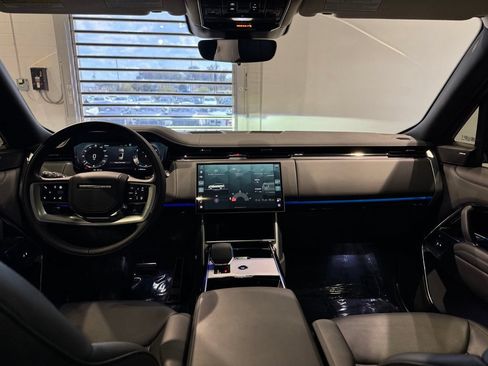 Used 2025 Land Rover Range Rover SE AWD/4WD image 32