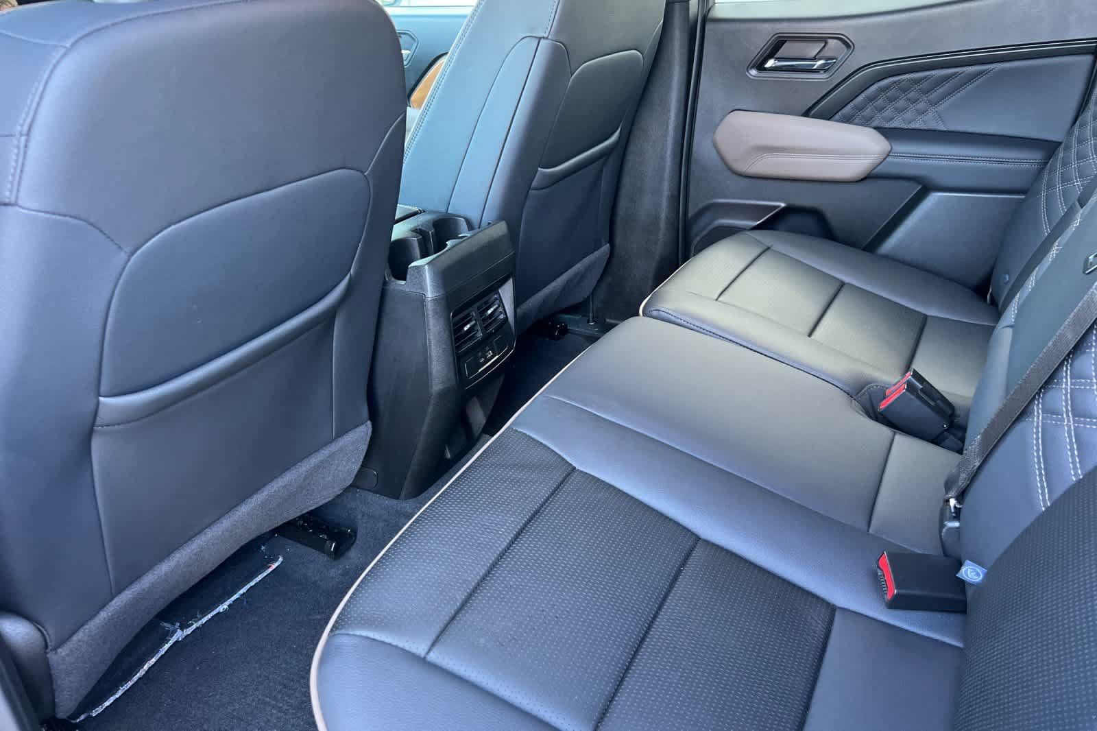 Used 2024 GMC Canyon Denali AWD/4WD image 9