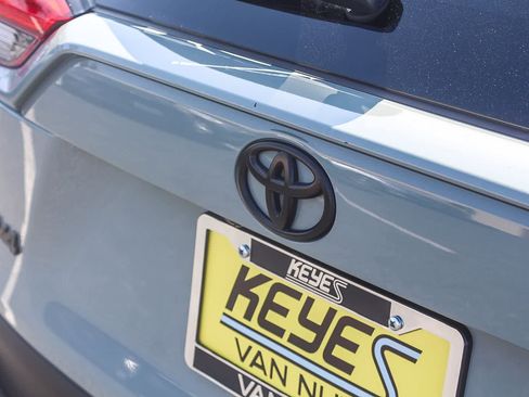 Used 2023 Toyota RAV4 XLE Premium image 11