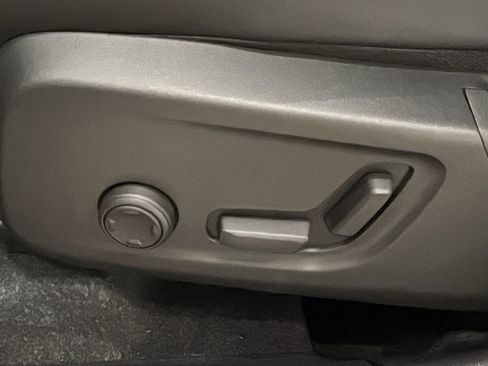 Used 2026 Volvo XC40 B4 Plus w/ Climate Package image 24