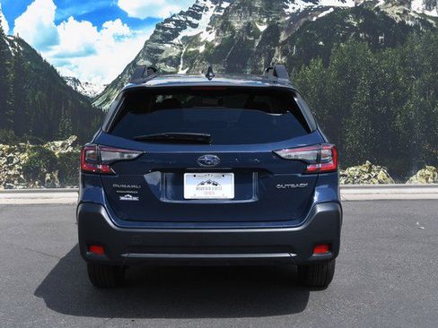 Used 2025 Subaru Outback Premium AWD/4WD image 10