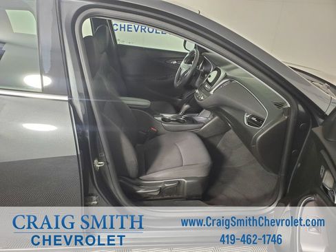 Used 2018 Chevrolet Malibu LT FWD image 15